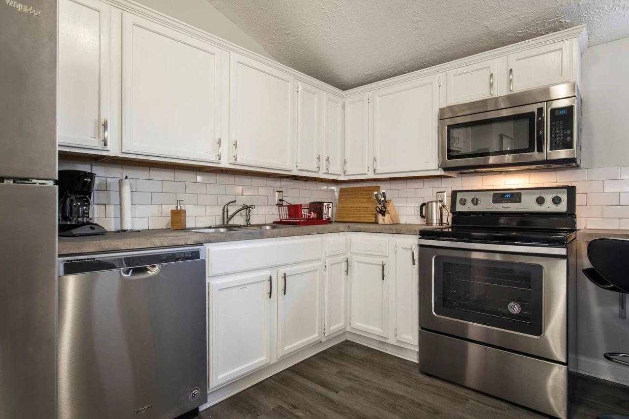Louisville Dream House 4Br 2Ba By Cozysuites Eksteriør billede